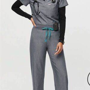 FIGS SCRUB SET GRAPHITE LIKE NEW